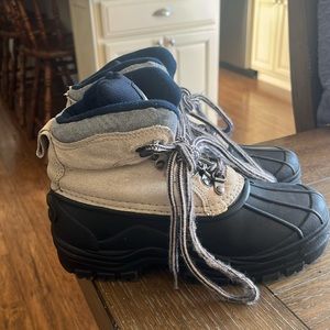 Itasca kids snow boots.  Size 6.5.  Very warm and comfortable!  In good shape.